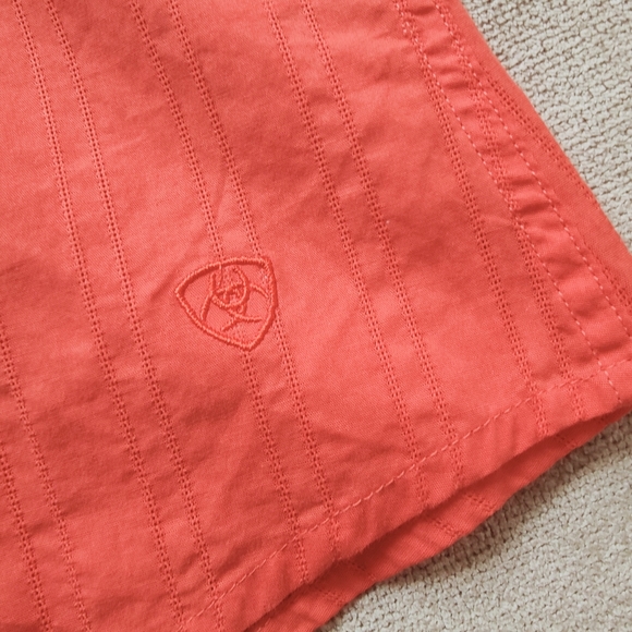 Ariat fitted button down shirt with back embroidery - Size M - Picture 7 of 11